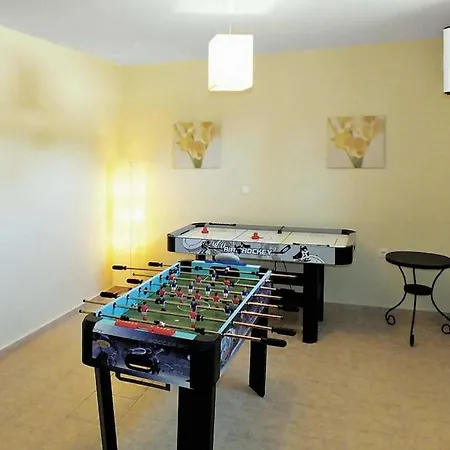 Great Location 4 Bedrooms