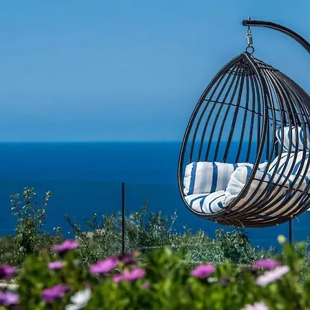 Great Location 4 Bedrooms Akrotiri